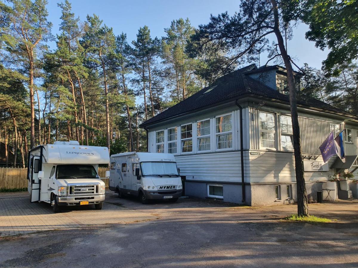 Freedom65 Hostel And Caravan Tallin Exterior foto